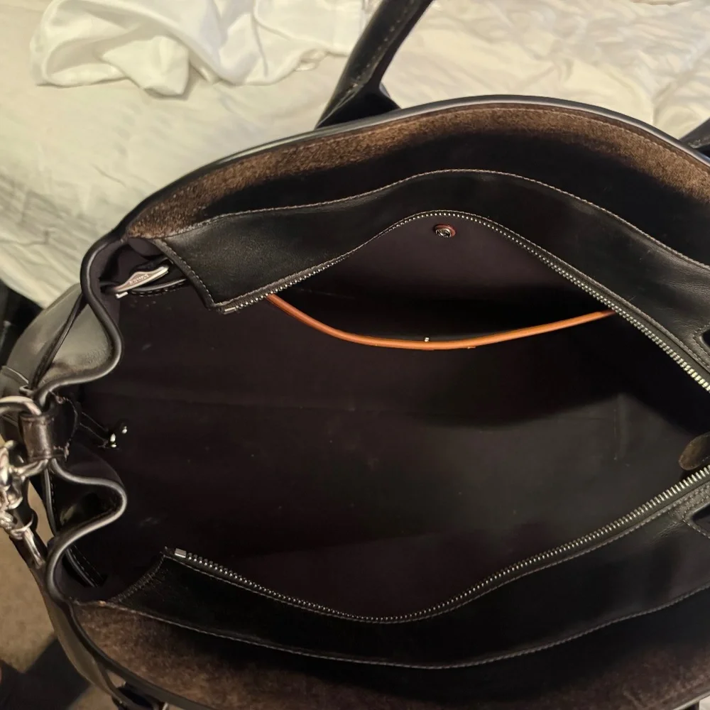Coach Empire 40 in Loved Leather - Picture 4 of 5